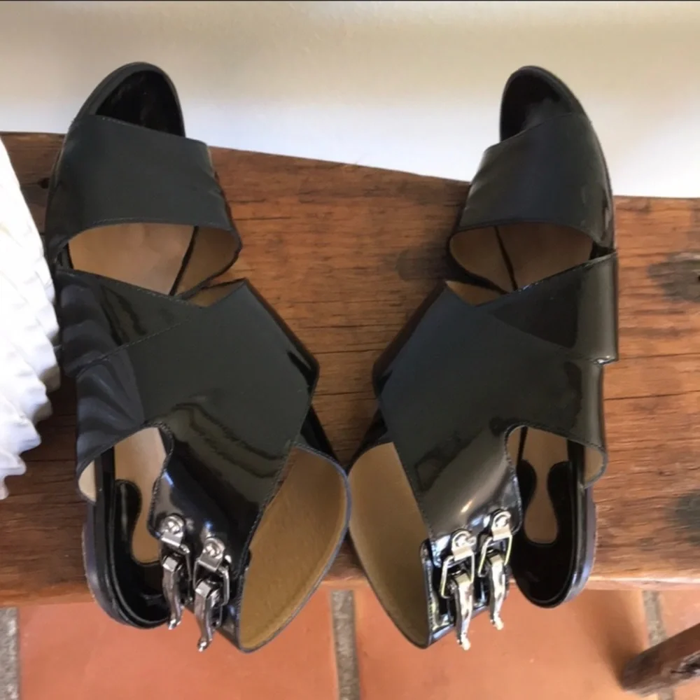 $550. Pretty Chloé‎ patent leather sandals 👡 36.5